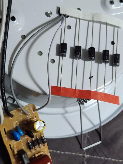 화장실 매립등(다운라이트)에 외장안정기와 led등 사이에 1N4007다이오드 연결방법을 알려주세요의 1번 째 이미지