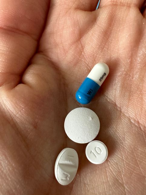 복용하고 있는 정신과 약과 영양제를 같이 복용 해도 될까요?의 0번 째 이미지