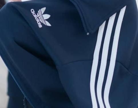 이 아디다스 츄리닝 어떤 제품인지 알고싶습니다.의 0번 째 이미지