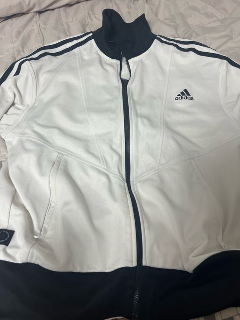 아디다스 져지 트랙탑 같은건가요??의 0번 째 이미지