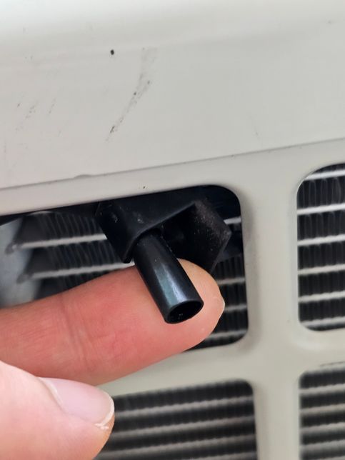 실외기에 튀어나온 이거 뭘까요???의 1번 째 이미지