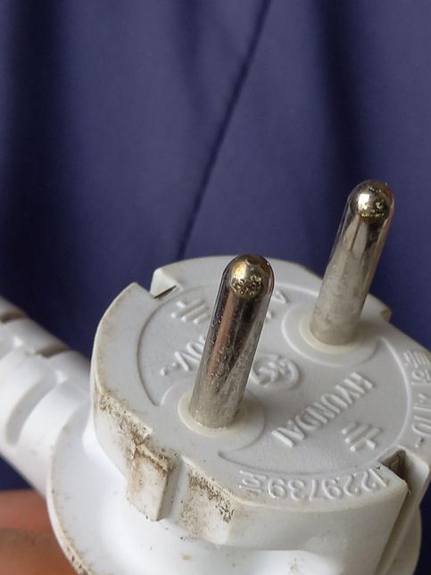 전원 플러그가 이상한데 이거 괜찮은건가요?의 0번 째 이미지