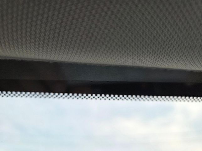 자동차 앞, 뒤 유리창 테두리 부분 까만점은 무엇인가요?의 0번 째 이미지