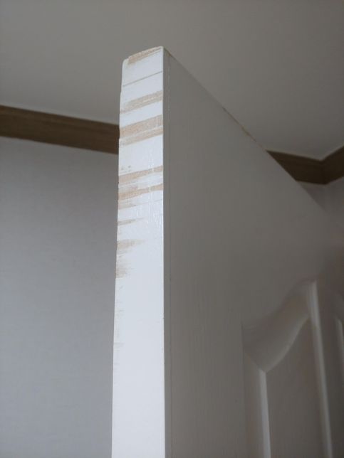 이사온지 1년반된 집 방 문입니다 왜저렇게 까진걸까요? (끝까지 다읽고 답변해주시면 감사하겠습니다ㅜㅜ)의 0번 째 이미지