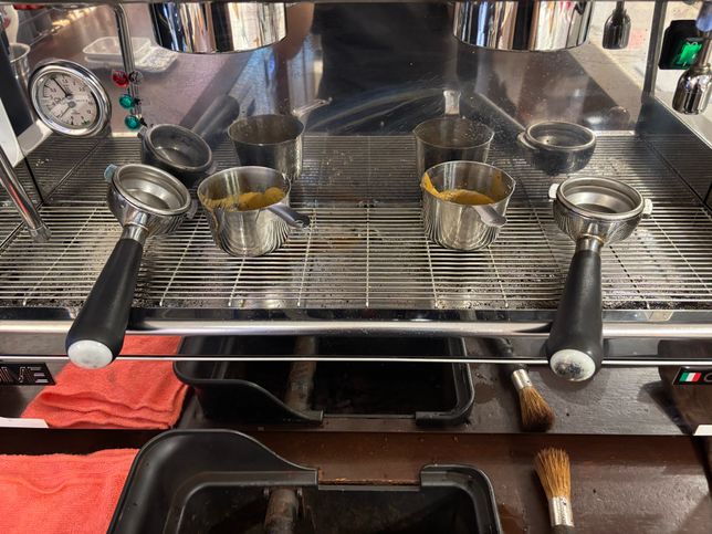 커피머신 내리는 도구 사용법 알려주세요의 0번 째 이미지