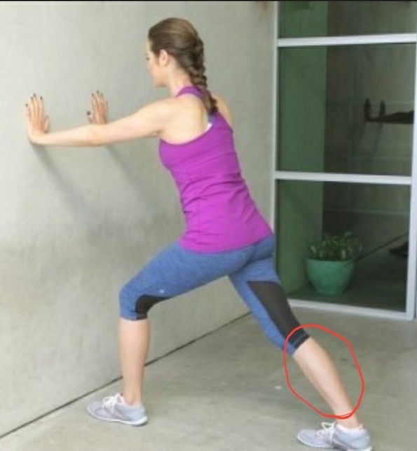 (벽밀기) 종아리 스트레칭할때 종아리근육이요의 0번 째 이미지