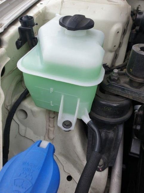 완전 냉간시 냉각수가 보조탱크 F선 넘게 채워져 있으면 안좋나요?의 0번 째 이미지