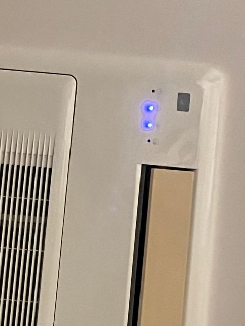 삼성 천장 에어컨 타이머 모양이랑 날개 모양이 자꾸 반짝 거려요의 0번 째 이미지