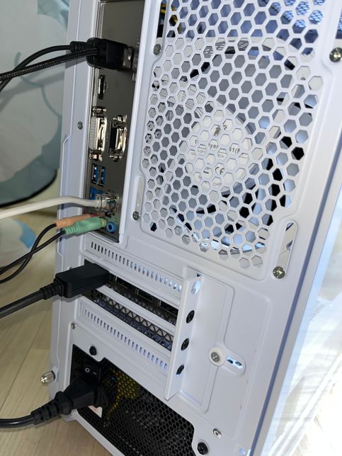 컴퓨터 선을 알맞게 다 꽂았는데도 부팅이 되지 않고 아무 반응도 없습니다.의 0번 째 이미지