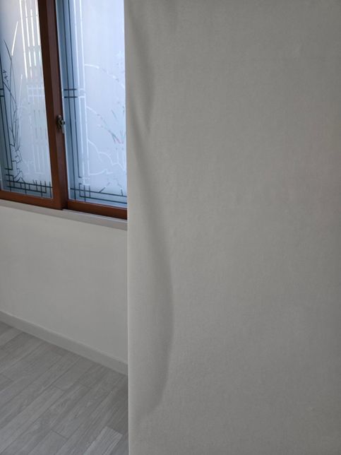 실크 벽지 시공했는데 모서리가 떴어요의 0번 째 이미지