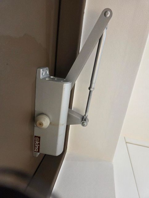 문열때나 닫을때 부드럽게열고닫고를 조절하루있을까요?의 1번 째 이미지