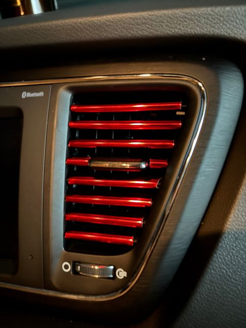 자동차 에어컨 송풍구안에 막대기같은게 들어갔는데 괜찮을까요?의 0번 째 이미지