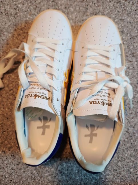 신발 선물 받았는데 브랜드를 모르겠어요의 2번 째 이미지