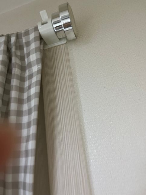 이정도 도배 변색과 찢어진것도 임차인이 물어주는게 맞나요?의 0번 째 이미지