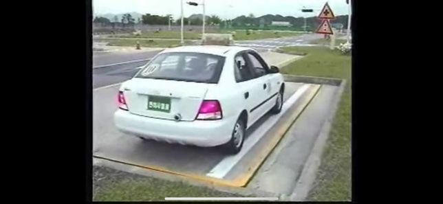 현대 구형 베르나 센스 중 이런 자주색 램프가 있었나여?!의 0번 째 이미지