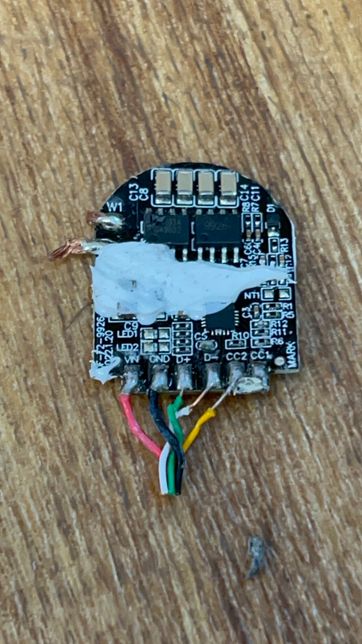 다이소 무선충전기에 있는 칩이 뭔지 궁금해요의 0번 째 이미지