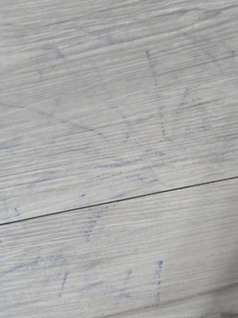 바닥에 착색 어떻게 지워야 할까요ㅠㅠ의 0번 째 이미지