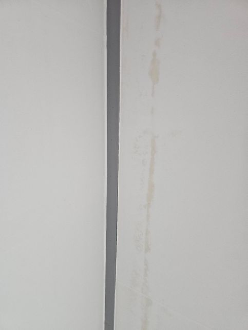 구축 도배지 얼룩(오염) 질문드립니다.의 1번 째 이미지