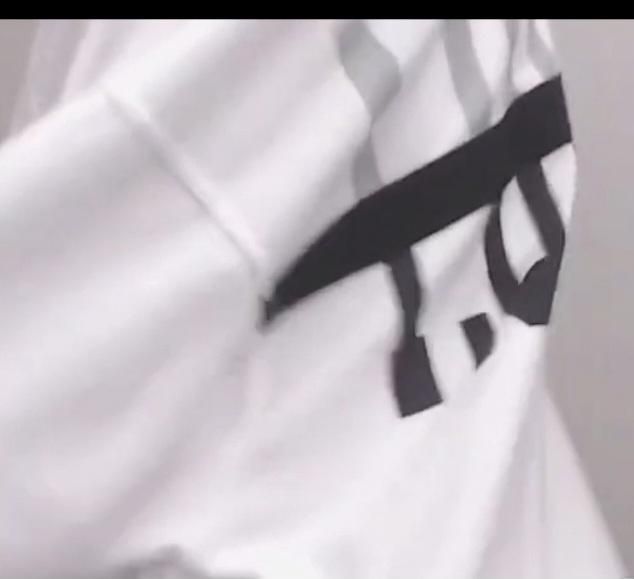 이 옷 정보 좀 알려주세요......의 2번 째 이미지