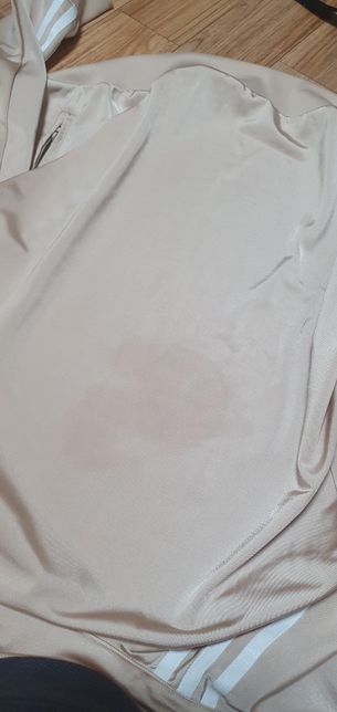 옷에 이염이 닦았는데 얼룩이 생겼어요...의 0번 째 이미지
