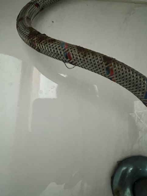 세면대 아래 물이새는데ㅠㅠ 잘 아시는분들 계신가요의 0번 째 이미지