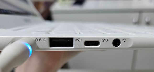 이 키보드는 노트북에 연결 가능할까요?의 0번 째 이미지