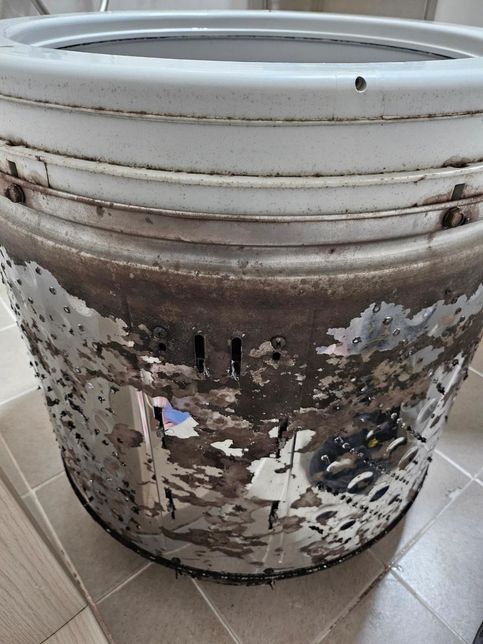 세탁조에 붙어있는 이것들은 뭔가요??의 0번 째 이미지