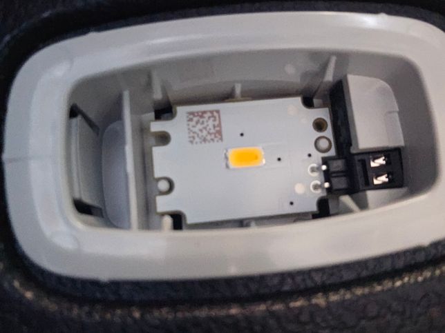 벤츠 트렁크 내부 LED 탈거 방법.?의 0번 째 이미지