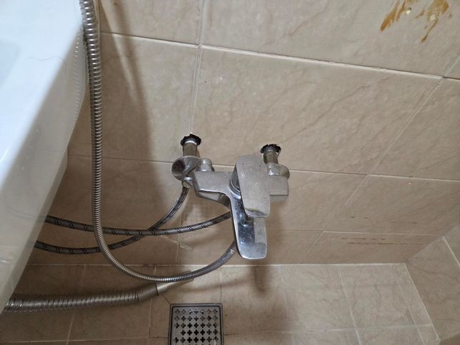 욕실을 깔끔하게 손보려면 어떻게 해야할지 도움 부탁드립니다.의 1번 째 이미지