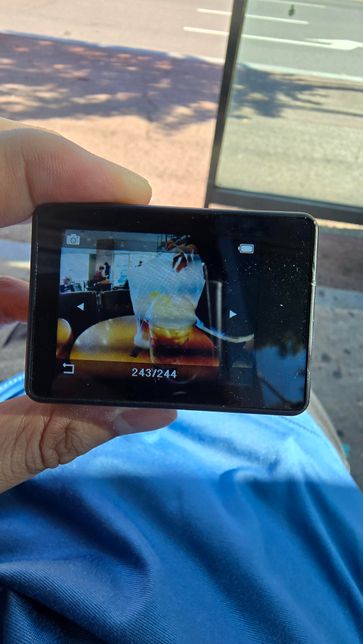 카메라 아시는분? 카메라를 샀는데 사진에 까만줄 가있네요 혹시 그리고 노즐이 뭐에요? 그거 때문인가싶어서요의 0번 째 이미지