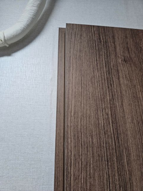 이지 경첩으로 된 방문 위쪽이 벌어져서 문이 걸려서 잘 안닫혀요의 1번 째 이미지