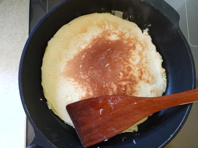 팬케이크를 구울 때는 왜 기포가 올라올 때 뒤집어야 되나요?의 1번 째 이미지