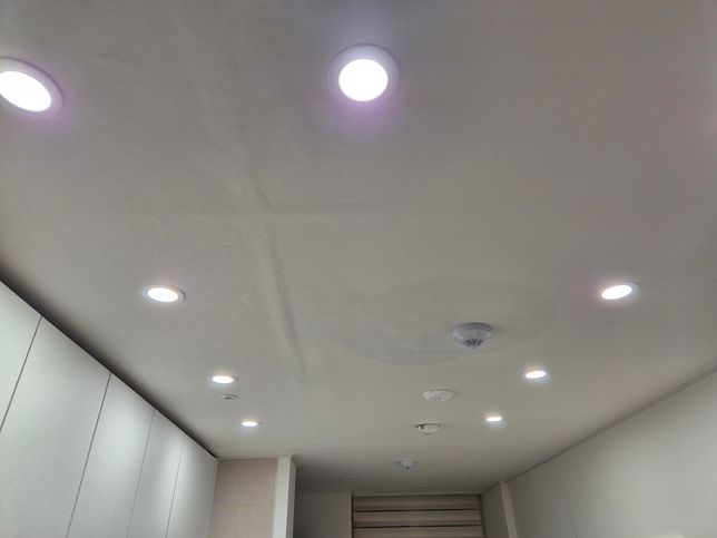 윗집 누수 후 천정 도배 속에 곰팡이가 있을지 사진상 봐도 알 수 있을까?의 2번 째 이미지