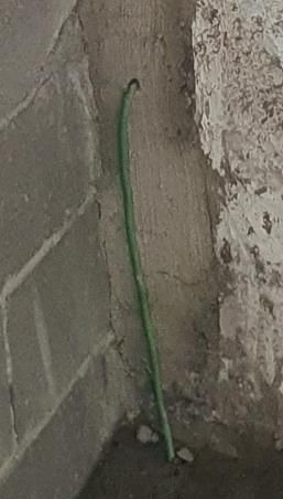 접지봉이 샤워실 벽면에 묻힌거 같아요의 0번 째 이미지