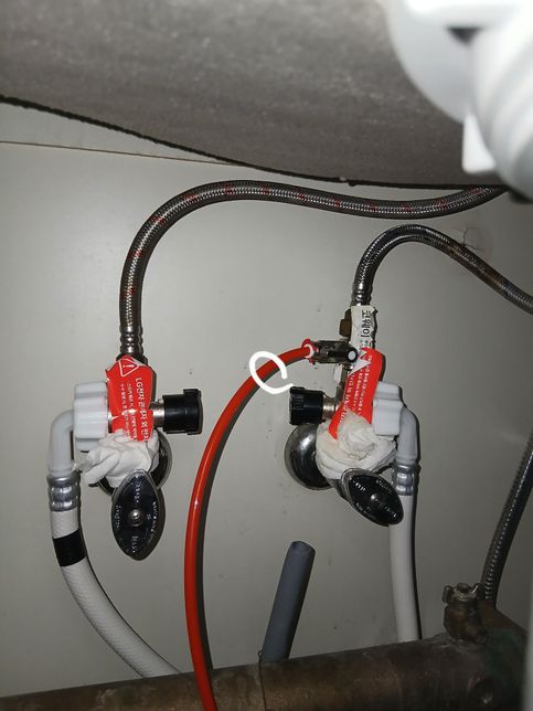 사진의 기존 정수기 연결 호스에 새 6인용 식기 세척기 호스를 연결하고 싶습니다의 0번 째 이미지