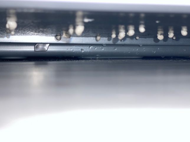 냉장고 밑부분 안쪽에 물이 튀었는데 놔둬도 괜찮을까요?의 0번 째 이미지