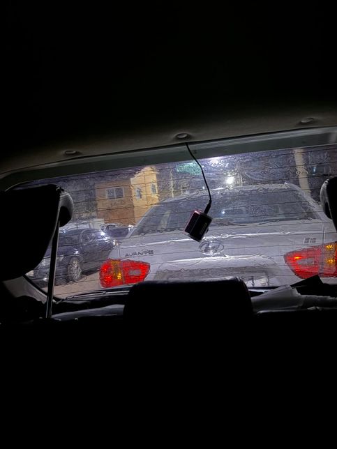 자동차 후방 선팅지와 블랙박스 떨어짐 어떻게 조치하면 좋을까요??의 0번 째 이미지