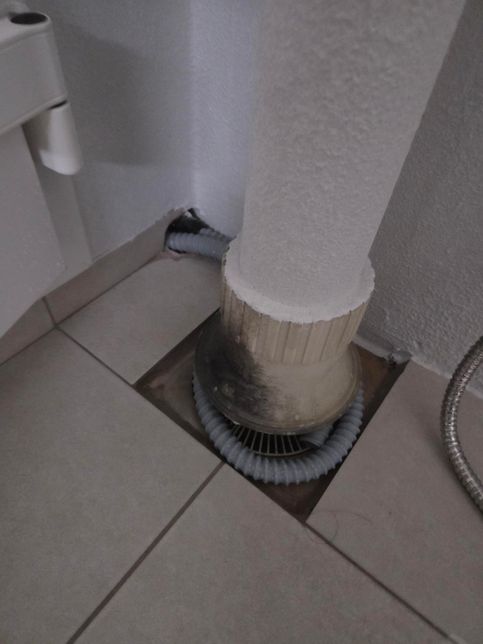 우수관이 검정색으로 변했어요ㅠㅜㅠ의 0번 째 이미지