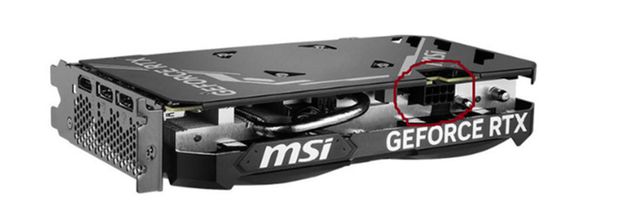 파워서플라이와 그래픽카드 연결하는 선은 무엇인가요?의 0번 째 이미지