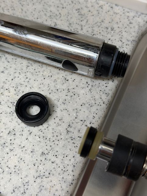 싱크대 수전이 부러졌는데 교체 방법 알고 싶어요의 0번 째 이미지