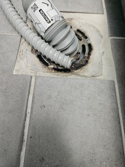 세탁기 배수구 앞 물고임 .,,,,,의 0번 째 이미지