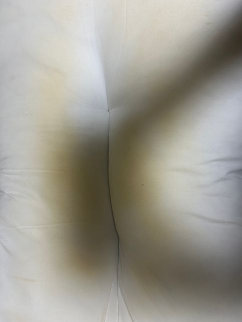 이게 머임 자고 일어나니꺼 안쑤는 베개가 이렇게 돼있는데의 3번 째 이미지