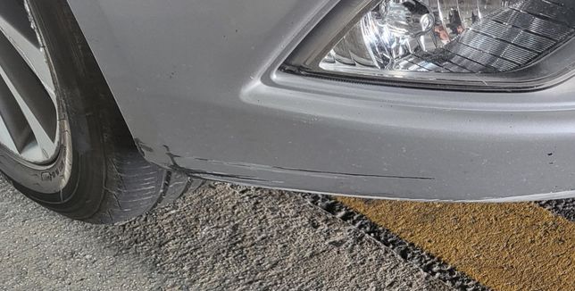 자동차 앞범퍼 긁혔는데 놔둬도 되나요?의 0번 째 이미지