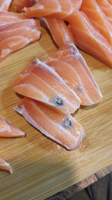 횟감용 연어에 검은점이 있는데 뭔가요?의 0번 째 이미지