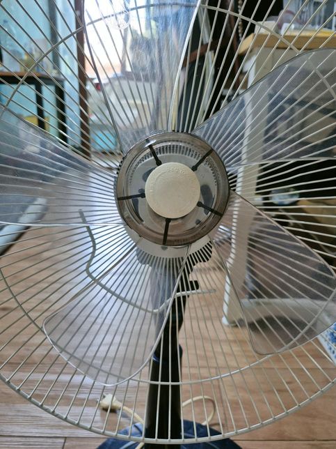 선풍기 청소 하려는데요 문제가 생겼습니다의 0번 째 이미지