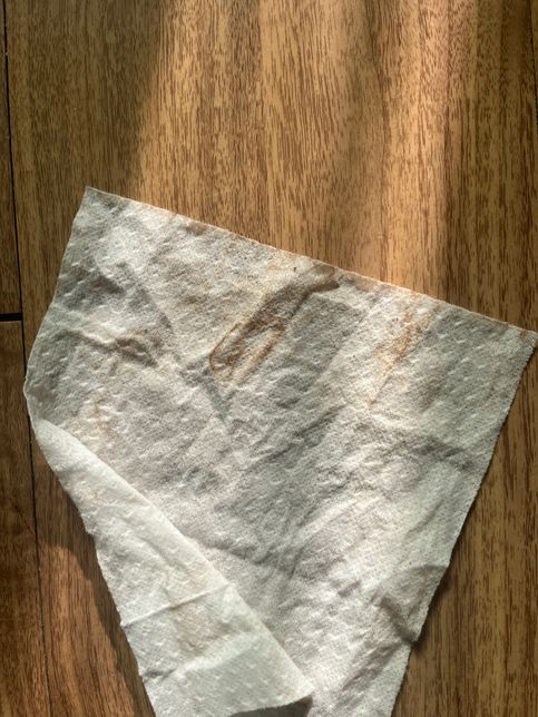 가구 닦으면 이런색깔이 나오기도 하나요?의 1번 째 이미지