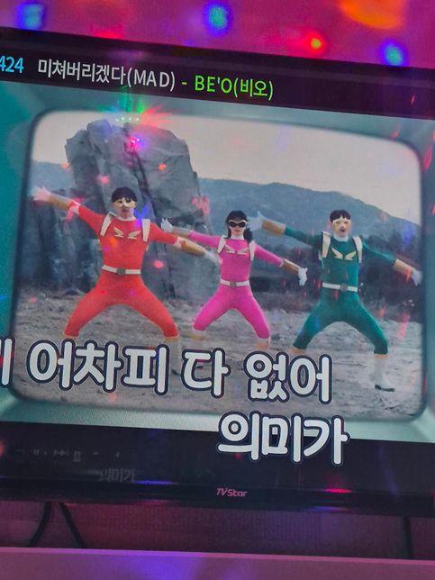 이거 영상인지 뮤비인지 찾아주세요.의 1번 째 이미지