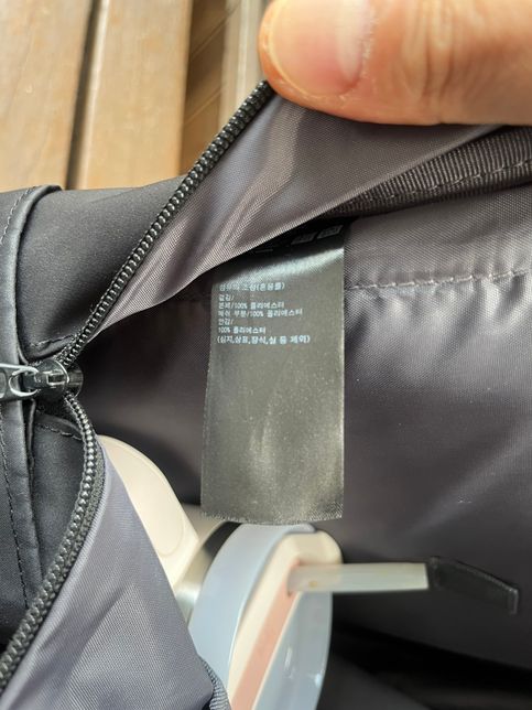 가방에 이물질이 묻어서 세척하려하는데요?의 0번 째 이미지