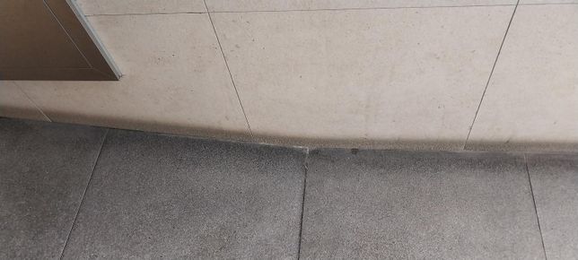 건물 입구 타일외벽 얼룩제거는 어떻게?의 0번 째 이미지