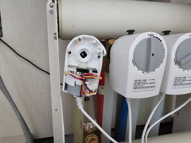 주방 싱크대 하부장에 뭔가 부숴졌는데 이게 뭔가요?의 1번 째 이미지